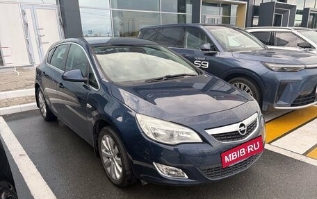Opel Astra J, 2011 год, 720 000 рублей, 2 фотография