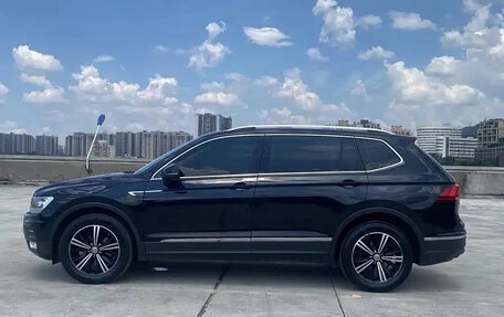Volkswagen Tiguan II, 2021 год, 1 790 001 рублей, 3 фотография