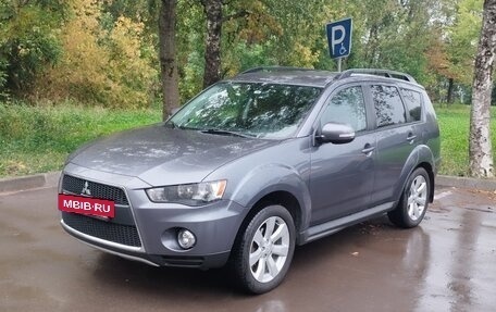 Mitsubishi Outlander III рестайлинг 3, 2012 год, 1 590 000 рублей, 2 фотография