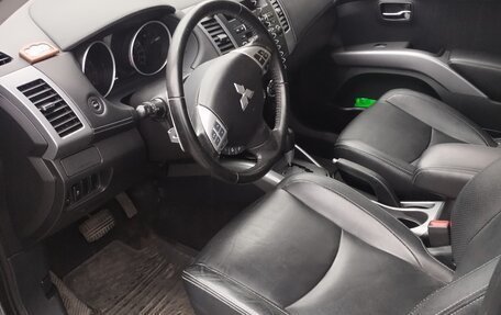 Mitsubishi Outlander III рестайлинг 3, 2012 год, 1 590 000 рублей, 5 фотография