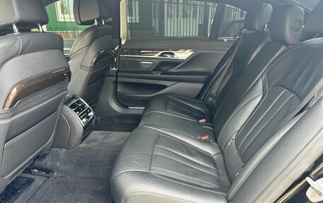 BMW 7 серия, 2018 год, 3 080 000 рублей, 16 фотография