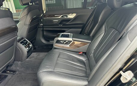 BMW 7 серия, 2018 год, 3 080 000 рублей, 15 фотография