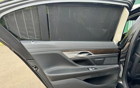 BMW 7 серия, 2018 год, 3 080 000 рублей, 18 фотография