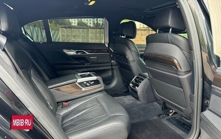BMW 7 серия, 2018 год, 3 080 000 рублей, 19 фотография