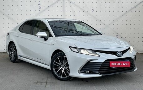 Toyota Camry, 2022 год, 3 050 000 рублей, 2 фотография