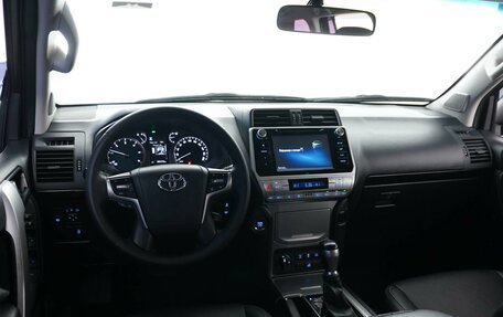 Toyota Land Cruiser Prado 150 рестайлинг 2, 2018 год, 4 712 444 рублей, 6 фотография