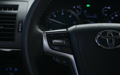 Toyota Land Cruiser Prado 150 рестайлинг 2, 2018 год, 4 712 444 рублей, 13 фотография