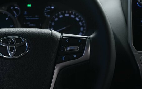 Toyota Land Cruiser Prado 150 рестайлинг 2, 2018 год, 4 712 444 рублей, 14 фотография