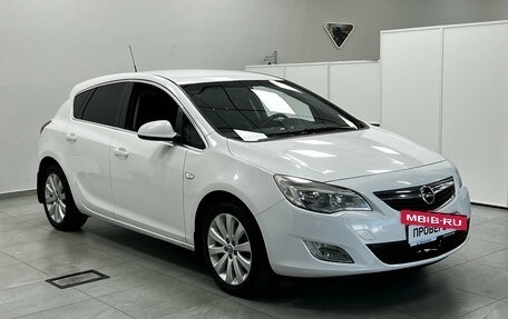 Opel Astra J, 2011 год, 650 000 рублей, 2 фотография