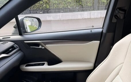Lexus RX IV рестайлинг, 2019 год, 5 500 000 рублей, 9 фотография