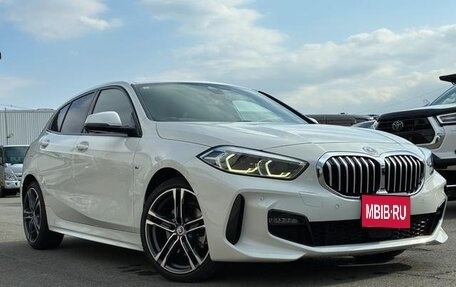 BMW 1 серия, 2022 год, 1 878 000 рублей, 1 фотография