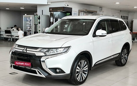 Mitsubishi Outlander III рестайлинг 3, 2020 год, 2 300 000 рублей, 1 фотография