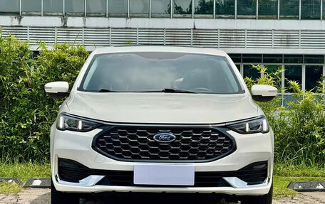 Ford Escort, 2022 год, 999 000 рублей, 2 фотография