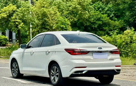 Ford Escort, 2022 год, 999 000 рублей, 7 фотография