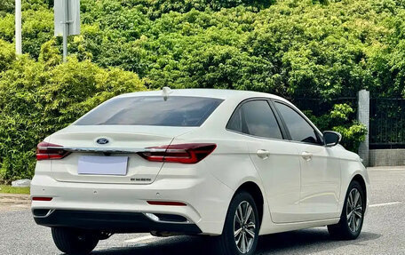Ford Escort, 2022 год, 999 000 рублей, 5 фотография