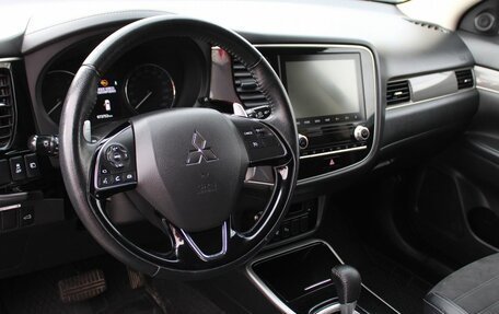 Mitsubishi Outlander III рестайлинг 3, 2021 год, 2 959 000 рублей, 12 фотография