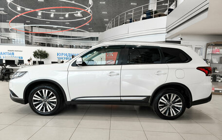 Mitsubishi Outlander III рестайлинг 3, 2020 год, 2 300 000 рублей, 10 фотография