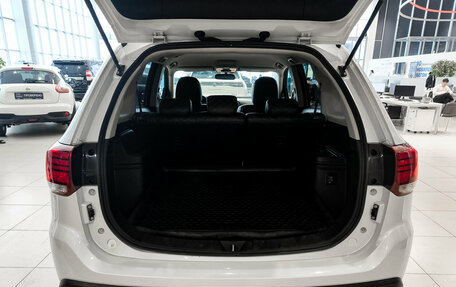 Mitsubishi Outlander III рестайлинг 3, 2020 год, 2 300 000 рублей, 12 фотография
