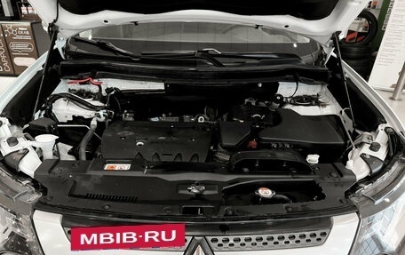 Mitsubishi Outlander III рестайлинг 3, 2020 год, 2 300 000 рублей, 11 фотография