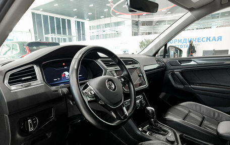 Volkswagen Tiguan II, 2018 год, 2 830 000 рублей, 16 фотография