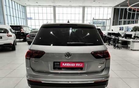 Volkswagen Tiguan II, 2018 год, 2 830 000 рублей, 6 фотография