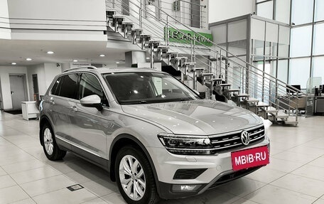 Volkswagen Tiguan II, 2018 год, 2 830 000 рублей, 3 фотография