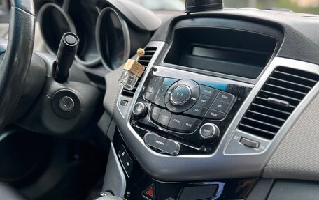 Chevrolet Cruze II, 2010 год, 580 000 рублей, 3 фотография