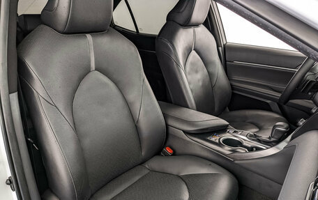 Toyota Camry, 2021 год, 3 100 000 рублей, 24 фотография