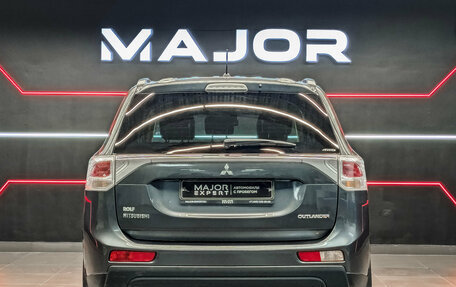 Mitsubishi Outlander III рестайлинг 3, 2013 год, 1 700 000 рублей, 6 фотография