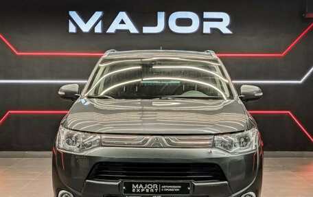 Mitsubishi Outlander III рестайлинг 3, 2013 год, 1 700 000 рублей, 2 фотография