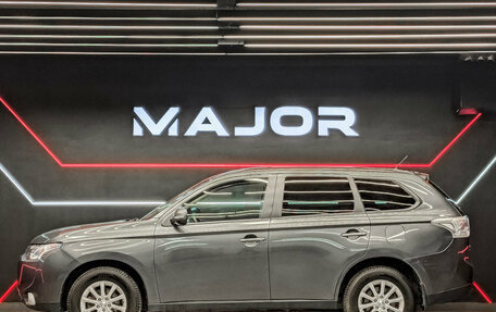Mitsubishi Outlander III рестайлинг 3, 2013 год, 1 700 000 рублей, 8 фотография