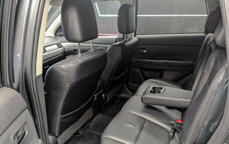 Mitsubishi Outlander III рестайлинг 3, 2013 год, 1 700 000 рублей, 18 фотография