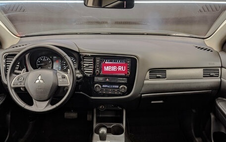 Mitsubishi Outlander III рестайлинг 3, 2013 год, 1 700 000 рублей, 14 фотография