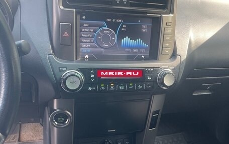 Toyota Land Cruiser Prado 150 рестайлинг 2, 2012 год, 3 000 000 рублей, 7 фотография