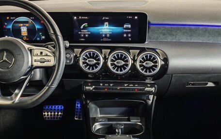 Mercedes-Benz A-Класс, 2018 год, 2 750 000 рублей, 15 фотография