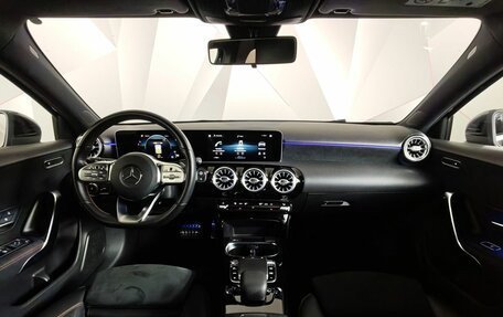 Mercedes-Benz A-Класс, 2018 год, 2 750 000 рублей, 14 фотография