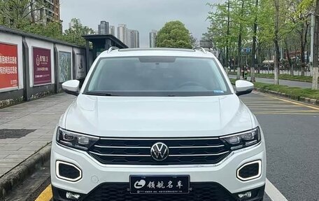 Volkswagen T-Roc I, 2022 год, 1 777 999 рублей, 2 фотография