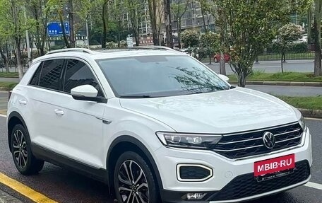 Volkswagen T-Roc I, 2022 год, 1 777 999 рублей, 3 фотография