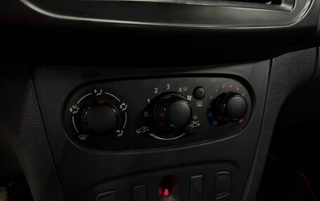 Renault Logan II, 2018 год, 579 777 рублей, 7 фотография