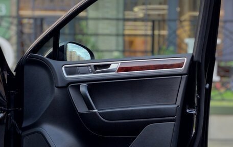 Volkswagen Touareg III, 2015 год, 2 530 000 рублей, 13 фотография