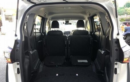 Toyota Sienta II, 2018 год, 1 140 000 рублей, 26 фотография