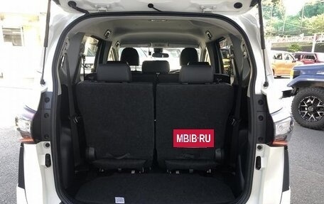 Toyota Sienta II, 2018 год, 1 140 000 рублей, 25 фотография