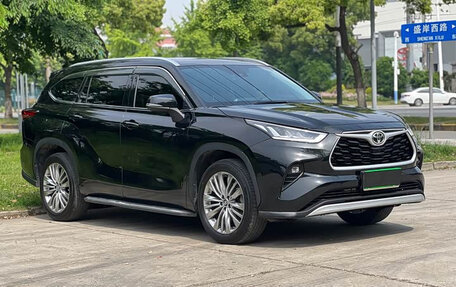 Toyota Highlander, 2024 год, 3 фотография