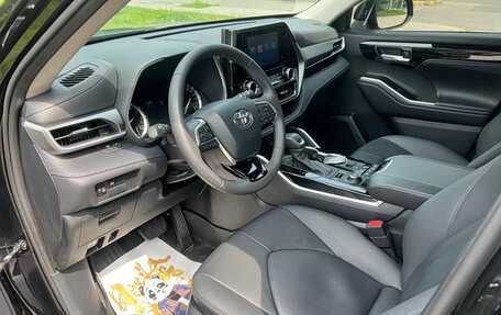 Toyota Highlander, 2024 год, 8 фотография