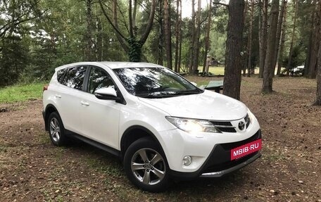Toyota RAV4, 2015 год, 1 850 000 рублей, 2 фотография
