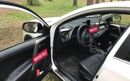 Toyota RAV4, 2015 год, 1 850 000 рублей, 10 фотография