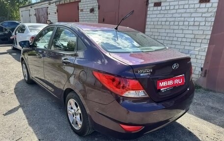 Hyundai Solaris II рестайлинг, 2012 год, 1 000 000 рублей, 3 фотография