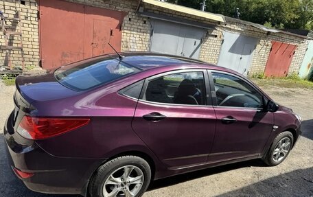 Hyundai Solaris II рестайлинг, 2012 год, 1 000 000 рублей, 6 фотография