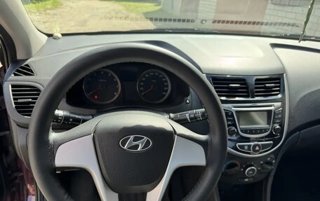 Hyundai Solaris II рестайлинг, 2012 год, 1 000 000 рублей, 8 фотография