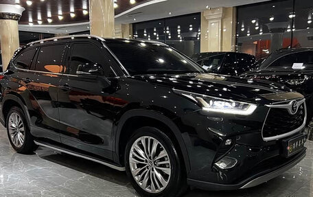 Toyota Highlander, 2024 год, 3 фотография